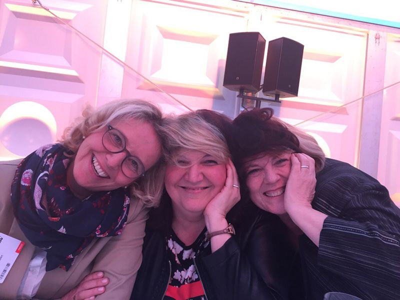 Do blondes have more fun, fragen sich Stephanie Steen und Lilli Kos, IT-BUSINESS mit Janet Spacey, Spacey PR?! (Bild: IT-BUSINESS)