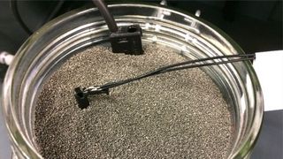 Erste Robustheitstests an schnellen Prototypen zeigen: kein Spannungsdurchbruch bis zu einer Prüfgleichspannung von 6 kV.  (Bild: TDK Corporation)