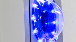 „Palmsecure“ ist ein System von Fujitsu, das per Sensor Handvenen scannt, und dadurch eine Authentifizierung ermöglicht. So lässt sich etwa der Zugang zu einem Rechenzentrum regeln.  (©alexanderfischer.com)