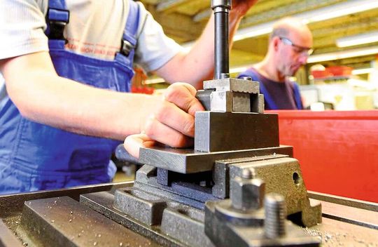 Noch läuft es produktionstechnisch in Deutschland ganz gut. Doch der BDI muss aufgrund der nach wie vor bestehenden Problemfelder die Wachstumsprognosen deutlich nach unten schrauben.(Bild:  T. Bruse)