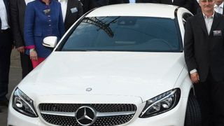 Der Mercedes-Benz Vertrieb Deutschland (MBVD) hat 36 Vertragspartner für ihre  herausragende Kundenbetreuung geehrt. (Foto: Daimler)