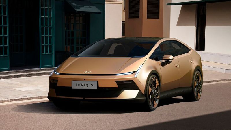 Hyundai zeigt mit dem Ioniq V in Peking eine neue, speziell für den chinesischen Markt entwickelte Elektro-Limousine.(Bild:  Hyundai)