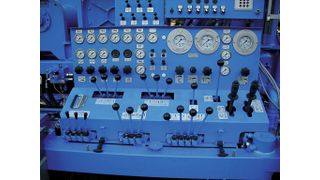 Bild 1: Die Beständigkeit von Kennzeichnungen wie bei diesem Bedienstand des Unternehmens Nordmeyer ist dort, wie in vielen anderen Industriebereichen, oberstes Gebot.  (Bild: Printolux)