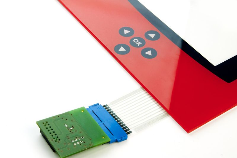 Kapazitive Folientastaturen sind mechanisch extrem belastbar und resistent gegen Säuren, Schmutz und sonstige Verunreinigungen. (Bild: Bopla)