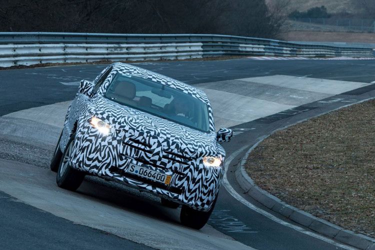 Noch gut getarnt: Der Borgward SUV auf der Nordschleife. Bei der diesjährigen IAA soll er dem Publikum vorgestellt werden. (Foto: Borgward)
