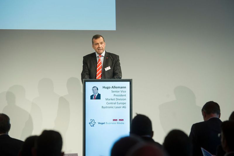 Hugo Allemann, Bystronic Laser AG, erläuterte wie bei Bystronic Industrie 4.0 umgesetzt wird. (Bild: Thomas Entzeroth)