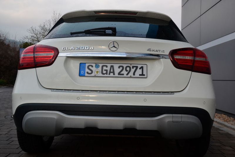 Die Bilddaten erfassen vier Kameras: Neben der Front- und Rückfahrkamera ... (Michel/»kfz-betrieb«)