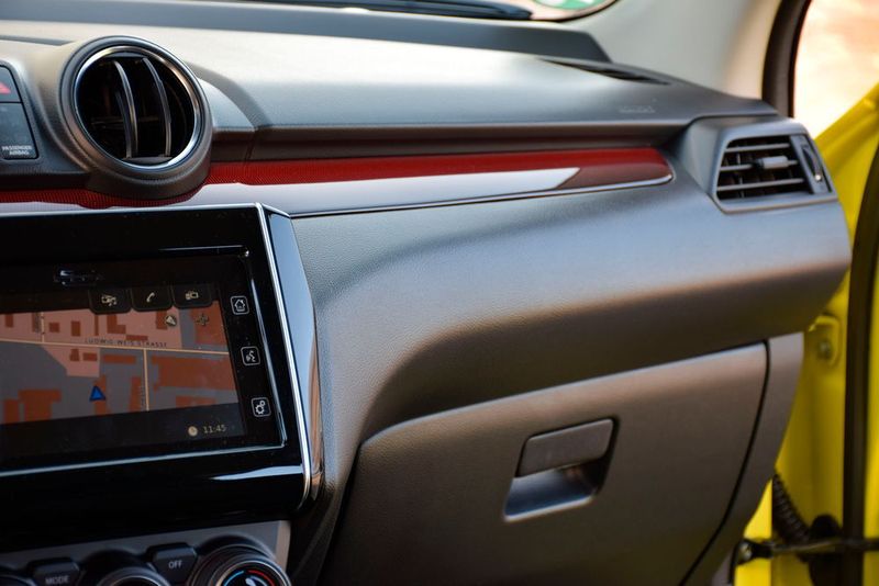 Der Hartplastikcharme der Achtigerjahre feiert im Swift fröhliche Urständ. (Holz / »kfz-betrieb«)