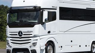 Die Vario Signature 1200 Landyacht basiert auf einem MB Actros 2553. (Vario)