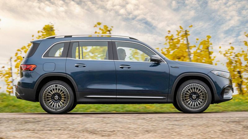 Das Fahrzeug ist 4,68 Meter lang und ragt somit bereits etwas über das Kompaktformat hinaus. (Bild: Mercedes-Benz)