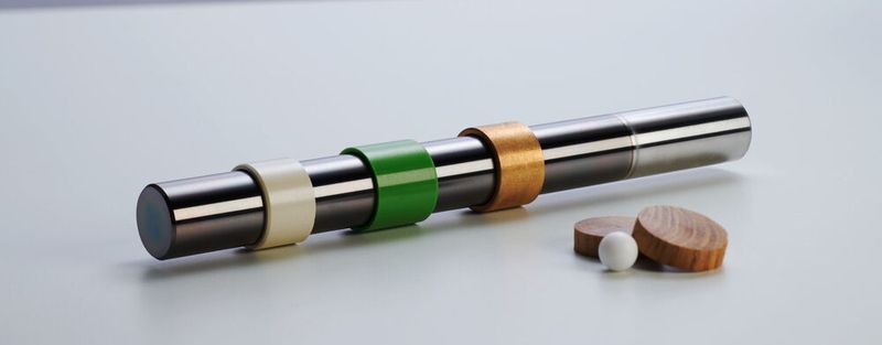 Das Fraunhofer IWS erforscht Supraschmierung seit mehreren Jahren und überträgt dieses Wissen nun gezielt auf biobasierte Material- und Schmierstoffsysteme. Ein technologischer Schwerpunkt liegt auf funktionalen Kohlenstoffschichten.(Bild:  Jeibmann Photographik/Fraunhofer IWS)