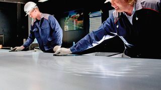 Zwei neue Zink-Magnesium-Oberflächen als Rundumschutz für die Außenhaut und sichtbare Teile von Pkw-Karosserien bietet jetzt Thyssen-Krupp Steel Europe an. (Bild: Thyssen-Krupp)