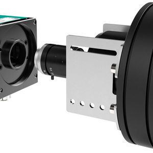 VOS5000 – Vision Sensor mit C-Mount Objektiv und externer Ringbeleuchtung.(Bild:  Pepperl+Fuchs)