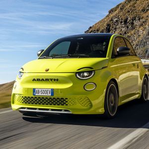 Abarth steigt kommendes Jahr mit dem 500E in das Elektro-Business ein.(Bild:  Abarth)