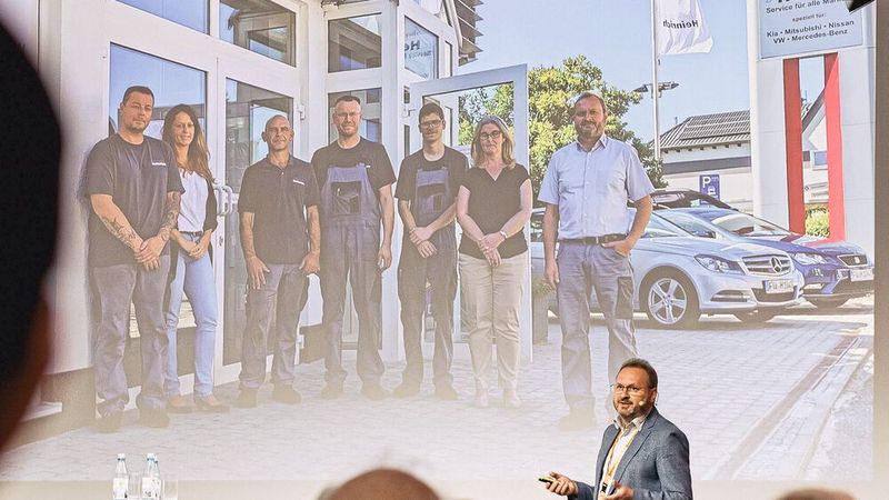 Aus der Praxis für die Praxis berichtete Andreas Prokein, der Geschäftsführer des beim diesjährigen Deutschen Werkstattpreis zweitplatzierten Autohaus Heinrich. (Bild: Stefan Bausewein)