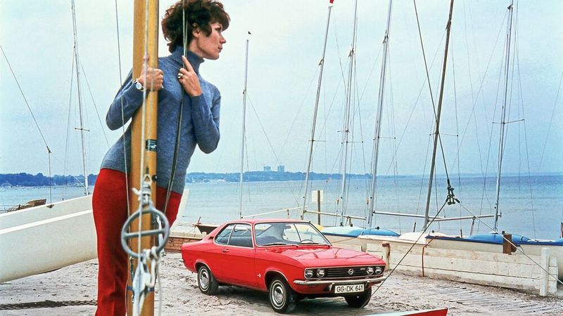 Die Gemeinde Timmendorfer Strand, 15 Kilometer nördlich von Lübeck, direkt an der Ostseeküste, war bereits vor 50 Jahren ein beliebtes Reiseziel der Deutschen. Und was eignete sich besser als das Meer als Kulisse der Präsentation eines Fahrzeugs mit dem Modellnamen eines Rochens? (Bild: Opel Automobile GmbH)