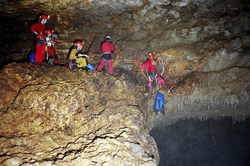 Karst-Höhle auf Java  (Bild: STS)