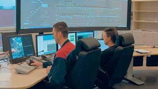 Mit dem neuen 800xA Extended Operator Workplace von ABB können Bediener eine Gesamtansicht der Anlage und mehrere wählbare Ansichten gleichzeitig sehen. So können Fehler schneller erkannt und behandelt werden.  (Bild: ABB)