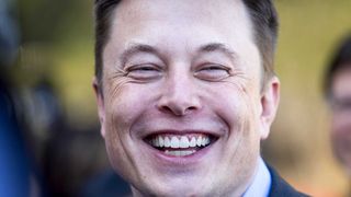 Elon Musk darf zufrieden sein, denn die Verantwortlichen haben den Erweiterungsplänen in Grünheide bei Berlin zugestimmt. Umweltaktivisten sprechen von einer Katastrophe, obwohl nach neuesten Plänen viel Wald geschont wird, wie die dpa erfahren hat. (Bild: Tesla)