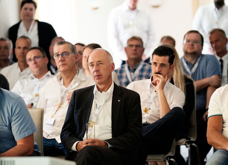 Treffen mit den Partnern zum Kick Off im Bielefelder Werk (Bild: Steffi Behrmann)