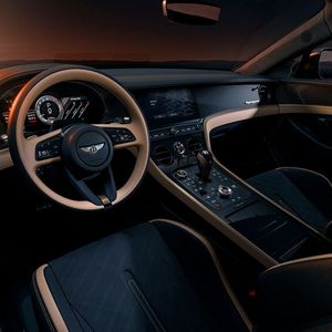 Trotz der sportlichen Fokussierung bleibt der Supersports im Innenraum weiterhin komfortorientiert.(Bild:  Bentley)