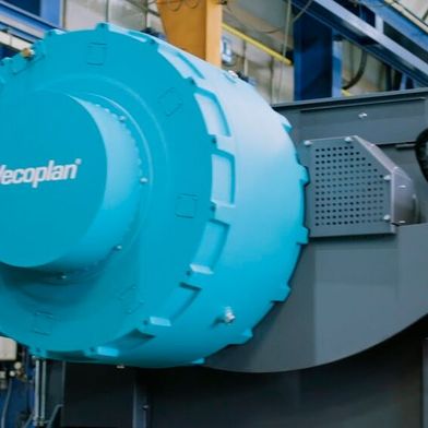 Der Recyclingspezialist Vecoplan ist unter anderem für diese Art von Zerkleinerungsanlagen für Kunststoffe bekannt. Um noch umfangreichere Prozesse anbieten zu können, hat man sich nun den Reinigungsexperten „Pla.to“ ins Boot geholt. (Bild: Vecoplan)