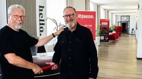 Staffelübergabe bei Riedel Networks: Bernhard Pussel (l.) und Oliver Burgdorf, Chief Sales Officer  (Bild: Riedel Networks)