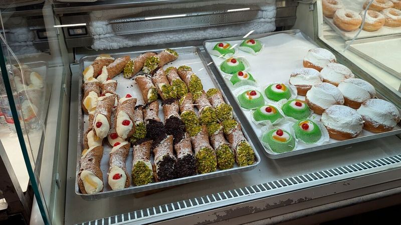 Auch in Sachen Süssigkeiten wurde man an etlichen Ständen fündig. (Bild: Dominsky)