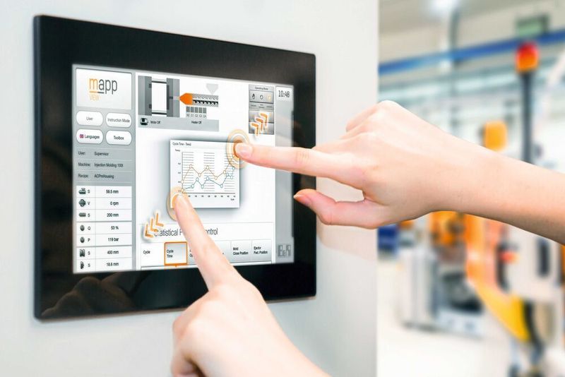 B&R erweitert die Reihe der Power-Panel-T50-Bedienterminals um zwei weitere Diagonalen. Damit stehen nun fünf unterschiedliche Größen zur Wahl, in der kleinsten Variante mit 5'' und in der größten mit 15,6''. Alle T50-Modelle verfügen über einen Glas-Touchscreen und sind multitouchfähig. Die Visualisierungsgeräte sind kompakt, einfach zu konfigurieren und eignen sich ideal für hochwertiges Maschinendesign. Gesten, wie Zoomen oder Wischen, ermöglichen ein intuitives Bedienerlebnis. Möglich wird dies durch leistungsstarke Hardware, die die vergleichsweise hohen Anforderungen einer Webvisualisierung erfüllt. Auf der Motek 2018 in Halle 7, Stand 7101. (B&R )
