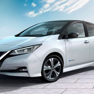 (Nissan)
