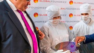 Wirtschaftminister Peter Altmaier (links) spricht sich dafür aus, in Deutschland mehr Chipfabriken aus dem Boden zu stampfen. Deutschland respektive Europa sollen mit Blick auf den herrschenden Chipmangel technisch souveräner werden. (Bild: dpa)