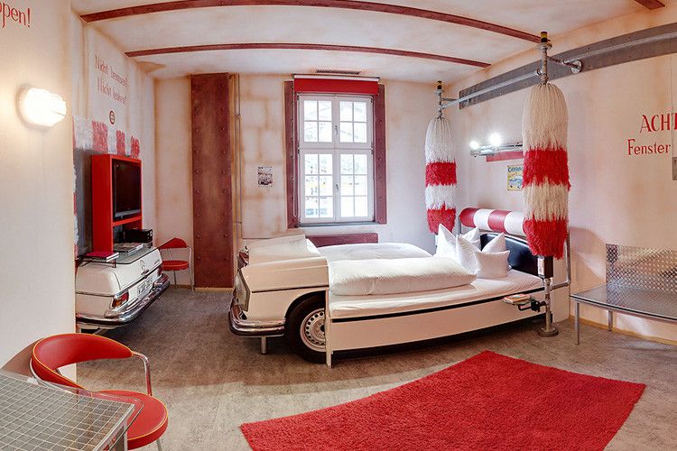 ... umgeben von Bürstenwalzen und einem Programmterminal. (Foto: V8 Hotel/Frank Hoppe)