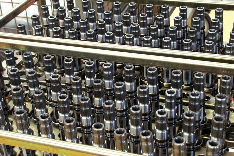 In der Großserienfertigung spielt die optimierte Bearbeitung eine wichtige Rolle – wie etwa bei diesen Drehschiebern. Bild: Fanuc (Archiv: Vogel Business Media)