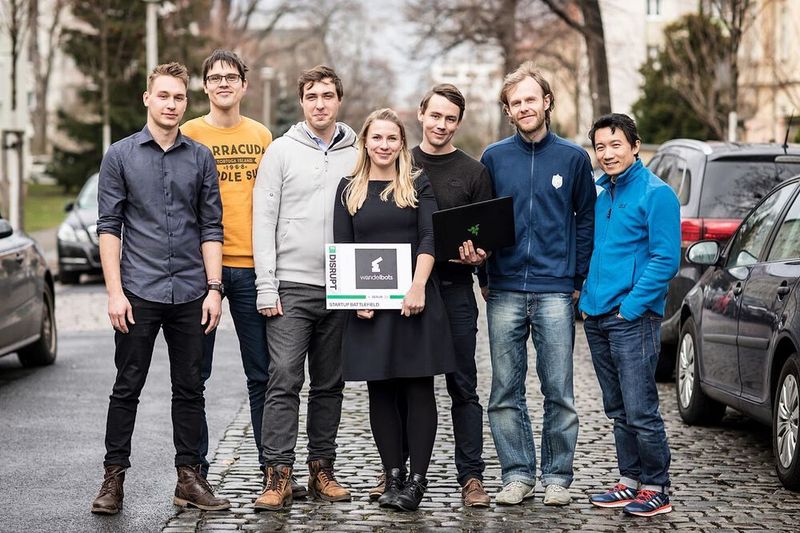 Das Dresdener Startup-Unternehmen Wandelbots hat die Industrierobotik mit einer demonstrationsbasierter Programmierung demokratisiert. (Wandelbots)