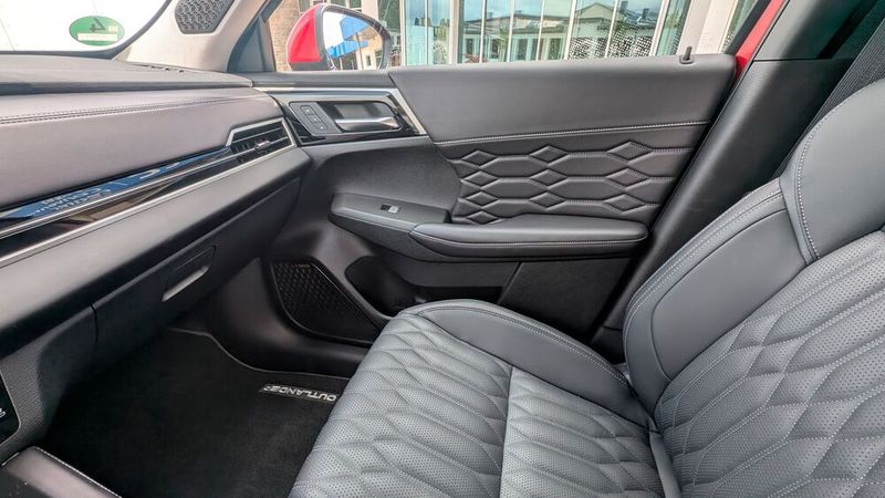 7. Die Qualitätsanmutung: Der Anteil an unterschäumten Kunststoffen ist hoch, auch das trägt zur hohen Qualitätsanmutung bei. (Bild: Mauritz – VCG)