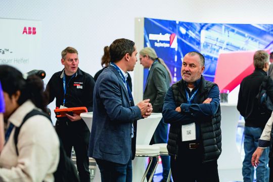 Cobots schnell und effizient einsetzen - dieses Learning erwartet die  Besuch erinnen und Besucher der Cobots4you 2024(Bild:  Stefan Bausewein)