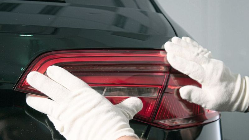 Mehrfarbig und transparent: Fahrzeughersteller können Design-Prototypen für Leuchten-Deckgläser mit innovativem 3D-Druck nunmehr sehr viel schneller herstellen. (Stratasys)