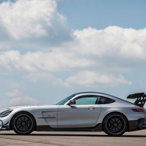 Den Standardspurt absolviert der Supersportler mit Heckantrieb in 3,2 Sekunden.(Bild:  Mercedes)