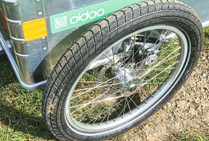 Fahrradanhänger-Spezialist Aidoo setzt auf Fahrwerkstechnologie aus der Automobilbranche und integriert hydraulische Scheibenbremsen und Hahn-Ölbremsen in einzigartiger Konstruktion. (Bild: Projekthaus Aidoo)