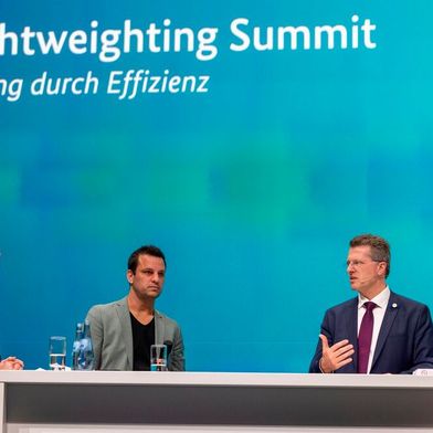Der 7. Lightweighting Summit hat deutlich gemacht: Leichtbau muss heute mehr leisten als nur Gewicht zu reduzieren.  (Bild: bundesfoto/Bernd Lammel)