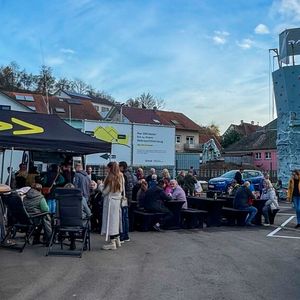 Zur Eröffnung veranstaltete die Autohausgruppe ein Familienfest.(Bild:  Autohaus von der Weppen)