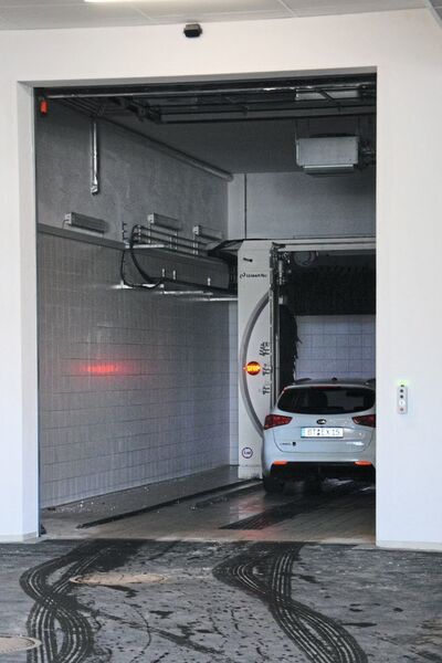Darf nicht fehlen: die Autohaus-eigene Waschanlage.  (Baeuchle/»kfz-betrieb«)