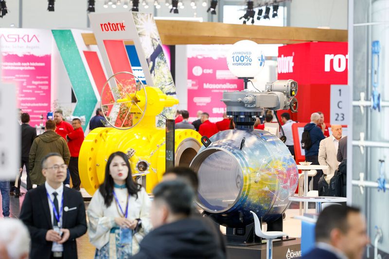 Mit knapp 10.000 Besuchern aus aller Welt und nach Messeangaben 556 Austellern ist die Valve World auch 2024 das Mekka der Industriearmaturen. (Bild: Messe Düsseldorf / ctillmann)