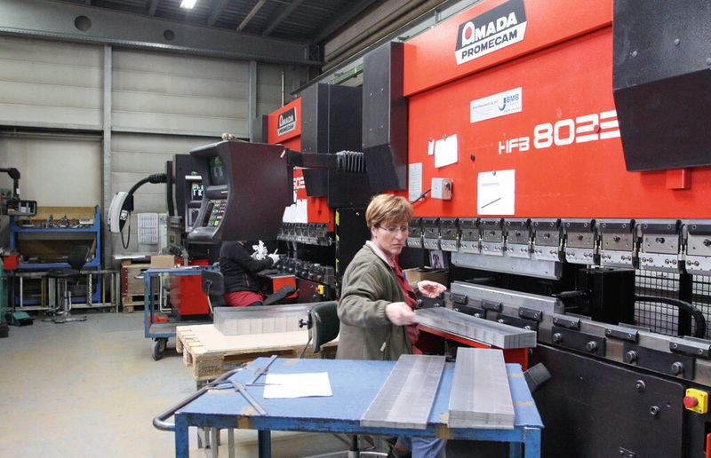 Bei der Kurt Wüst AG sind auch fünf verschiedene Abkantpressen von Amada im Einsatz. (Bild: Anne Richter, SMM)