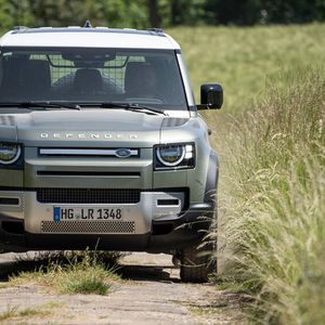 Auch den Land Rover Defender gibt es bald als PHEV.(Bild:  Land Rover)