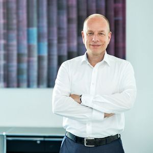 Ingo Gdanitz, Business Development Manager bei der Technotrans SE: „Die Nachfrage nach maßgeschneiderten Kühlsystemen für Laser überwiegt den Wunsch nach Standardvarianten bereits heute – Tendenz steigend.“ Und Technotrans hat das Know-how dafür.(Bild:  Technotrans / just photography!)