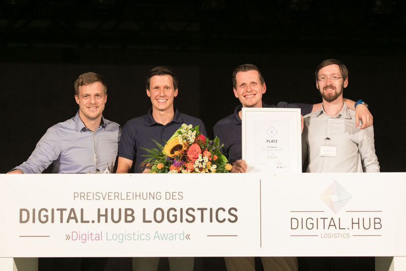 Die Gewinner des Digital Logistics Award (v.l.): Rene Knepper, Sascha Kaczmarek, Sascha Feldhorst und Rene Grzeszick von Motionminers. (Fraunhofer IML)