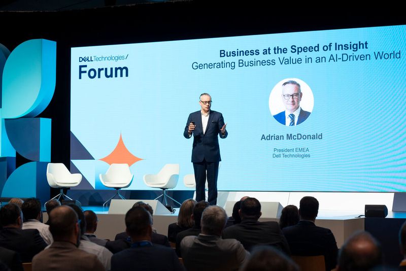 Adrian McDonald (Dell) referiert über die Bedeutung von AI für Kunden und Partner. (Bild: Dell Technologies / Fotos: Christine Bareiss)