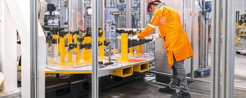 Constellium has expanded its Dahenfeld plant to produce large-format structural components made of aluminium for the first time. Lionel Chapis, Managing Director Automotive Structures, talks about the technology and strategy behind it. (Constellium)