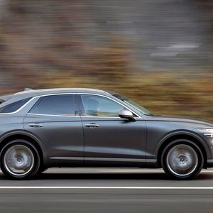 Mit 436 PS hat das Auto ordentlich Wumms – und auf Wunsch gibt es per Boost-Knopf sogar kurzzeitig 490 PS.(Bild:  Genesis)